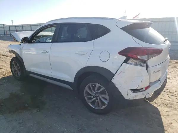 KM8J33A42JU763917 2018 HYUNDAI TUCSON - Image 2