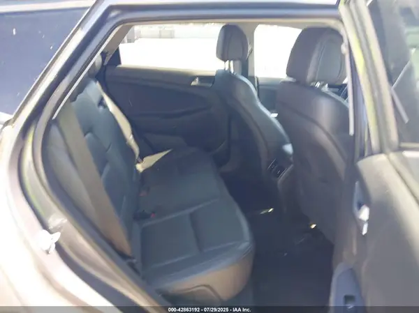 KM8J33A42JU773895 2018 HYUNDAI TUCSON - Image 8
