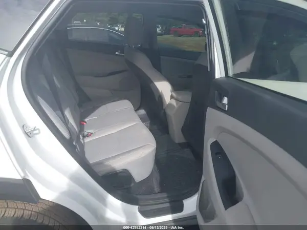KM8J33A42KU847981 2019 HYUNDAI TUCSON - Image 8