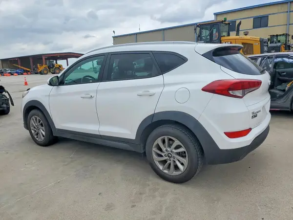 KM8J33A43GU070587 2016 HYUNDAI TUCSON - Image 2