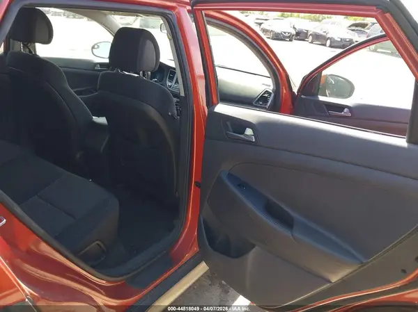 KM8J33A43HU260472 2017 HYUNDAI TUCSON - Image 8