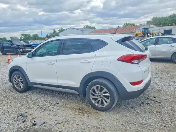 KM8J33A43HU271035 2017 HYUNDAI TUCSON - Image 2