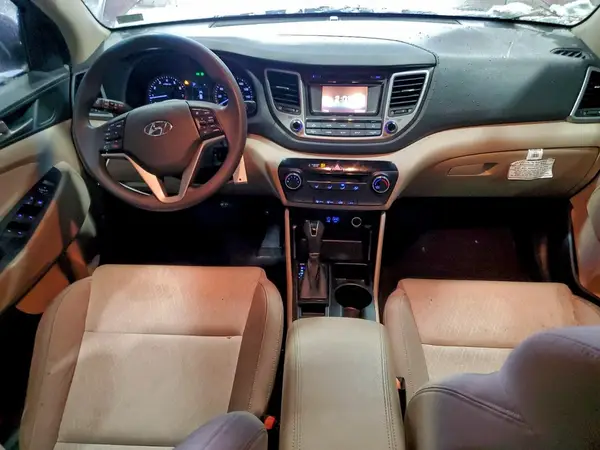 KM8J33A43HU313400 2017 HYUNDAI TUCSON - Image 8