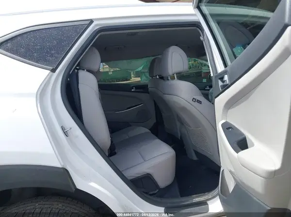 KM8J33A43HU327457 2017 HYUNDAI TUCSON - Image 8