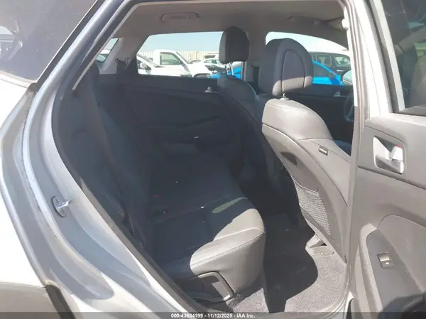 KM8J33A43HU381213 2017 HYUNDAI TUCSON - Image 8