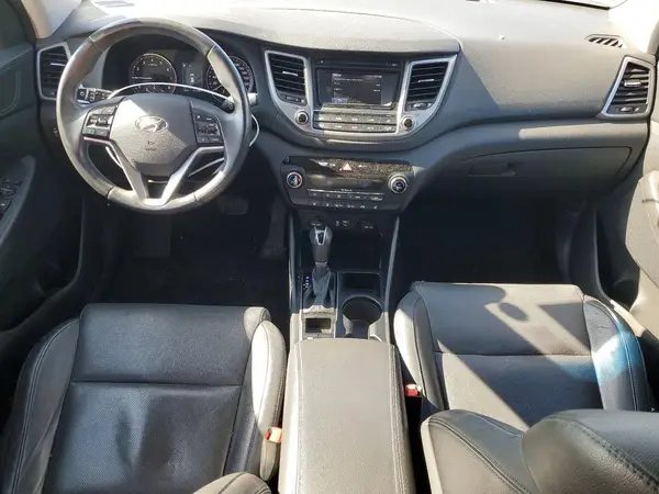 KM8J33A43HU400326 2017 HYUNDAI TUCSON - Image 8