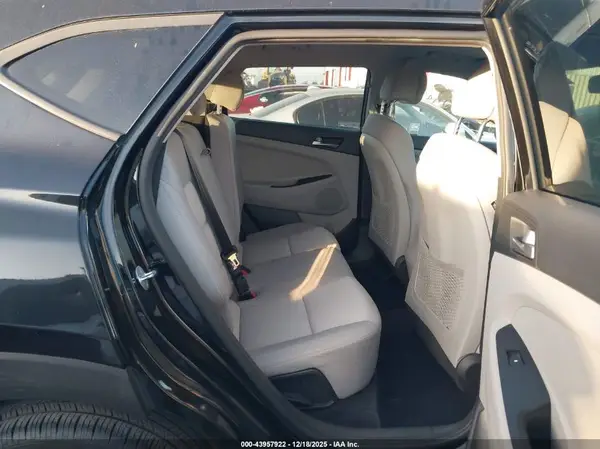 KM8J33A43HU400908 2017 HYUNDAI TUCSON - Image 8