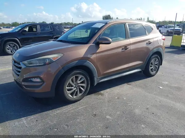 KM8J33A43HU412847 2017 HYUNDAI TUCSON - Image 2