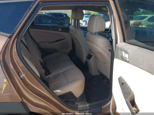 KM8J33A43HU412847 2017 HYUNDAI TUCSON - Image 8