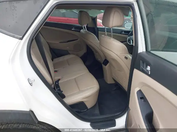 KM8J33A43HU416901 2017 HYUNDAI TUCSON - Image 8