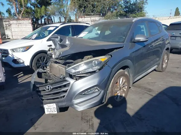 KM8J33A43HU422584 2017 HYUNDAI TUCSON - Image 2