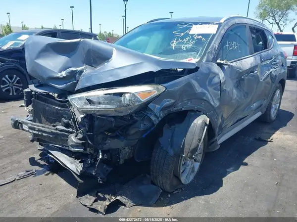 KM8J33A43HU425176 2017 HYUNDAI TUCSON - Image 2