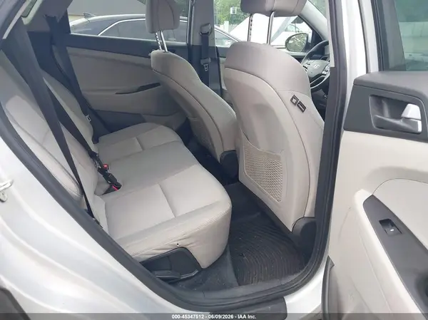 KM8J33A43HU434914 2017 HYUNDAI TUCSON - Image 8