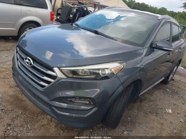 KM8J33A43HU440700 2017 HYUNDAI TUCSON - Image 2