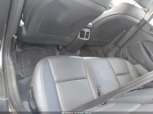 KM8J33A43HU440700 2017 HYUNDAI TUCSON - Image 8