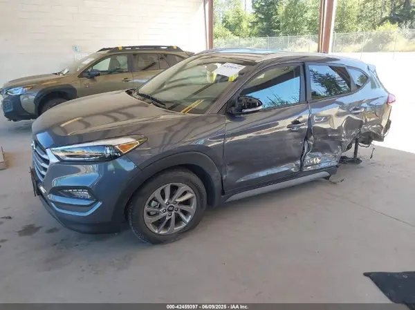 KM8J33A43HU450627 2017 HYUNDAI TUCSON - Image 2
