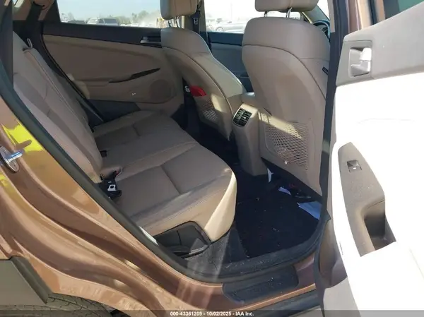 KM8J33A43HU459201 2017 HYUNDAI TUCSON - Image 8