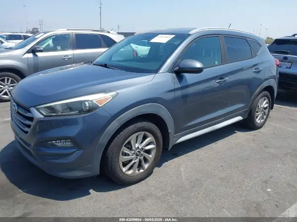 KM8J33A43HU460574 2017 HYUNDAI TUCSON - Image 2