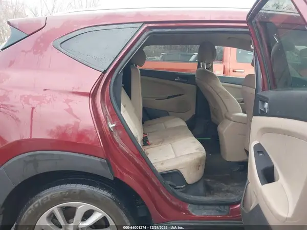 KM8J33A43HU464107 2017 HYUNDAI TUCSON - Image 8