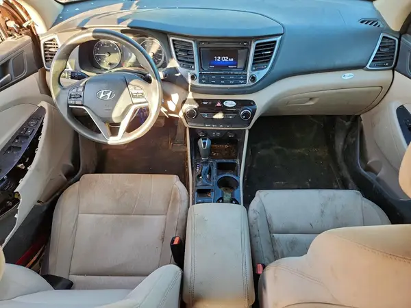 KM8J33A43HU465032 2017 HYUNDAI TUCSON - Image 8