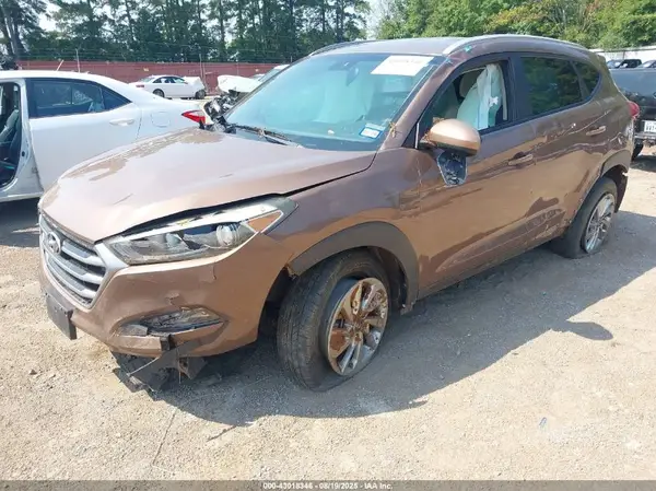 KM8J33A43HU485023 2017 HYUNDAI TUCSON - Image 2