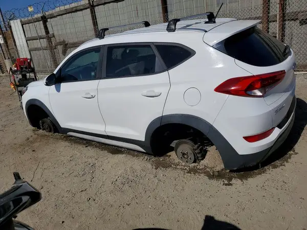 KM8J33A43HU493624 2017 HYUNDAI TUCSON - Image 2