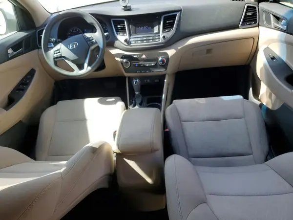 KM8J33A43HU493624 2017 HYUNDAI TUCSON - Image 8