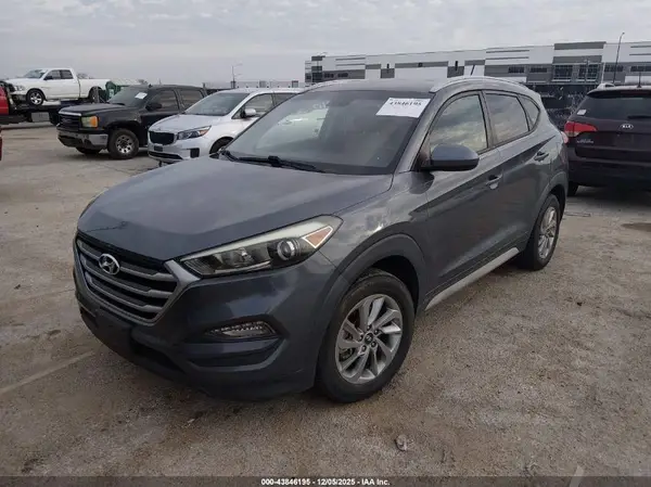 KM8J33A43HU499388 2017 HYUNDAI TUCSON - Image 2