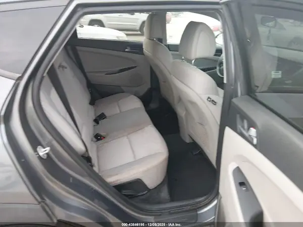 KM8J33A43HU499388 2017 HYUNDAI TUCSON - Image 8