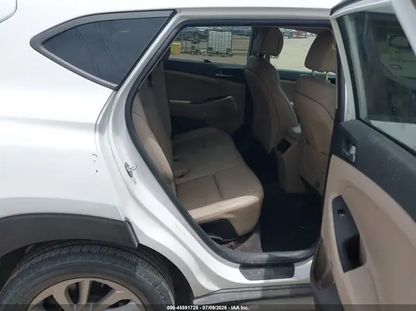 KM8J33A43HU508428 2017 HYUNDAI TUCSON - Image 8