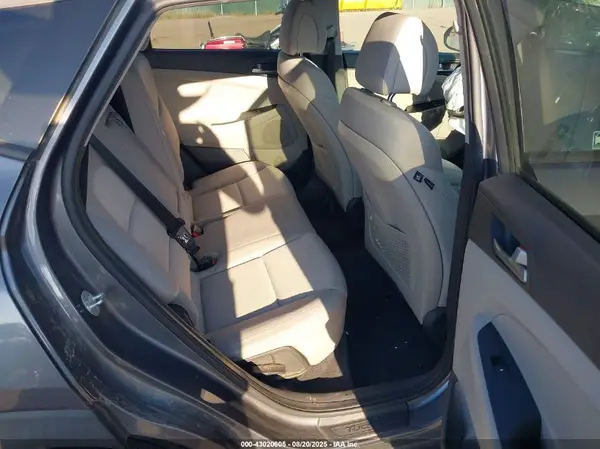 KM8J33A43HU529862 2017 HYUNDAI TUCSON - Image 8