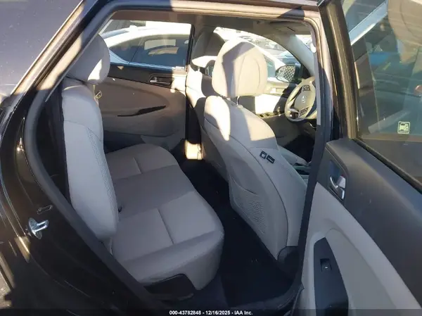 KM8J33A43HU533149 2017 HYUNDAI TUCSON - Image 8