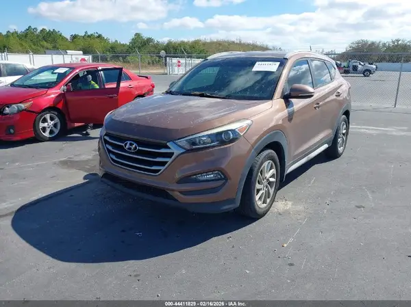 KM8J33A43HU542868 2017 HYUNDAI TUCSON - Image 2