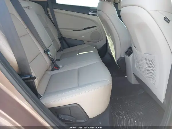 KM8J33A43HU542868 2017 HYUNDAI TUCSON - Image 8