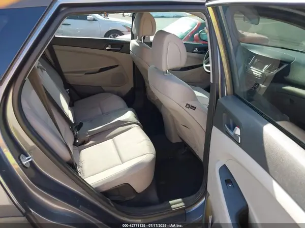 KM8J33A43HU562506 2017 HYUNDAI TUCSON - Image 8