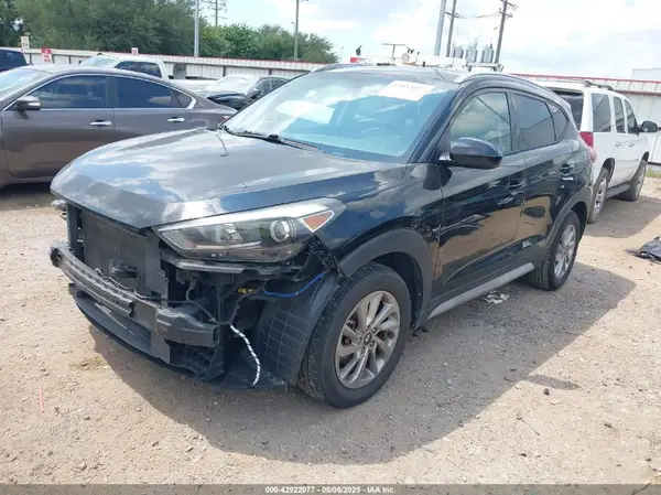 KM8J33A43HU585977 2017 HYUNDAI TUCSON - Image 2