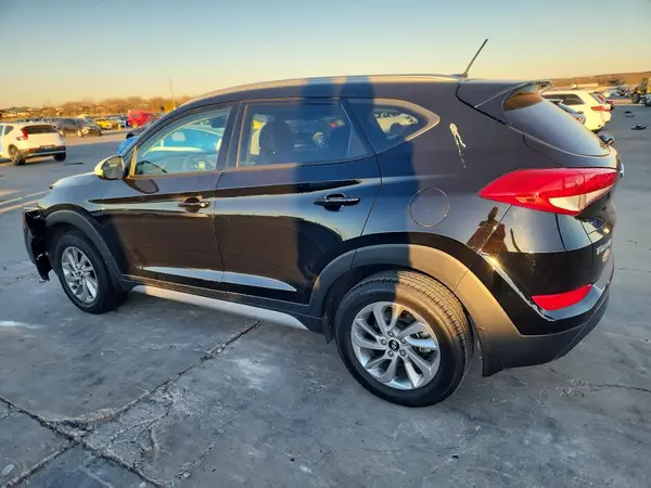 KM8J33A43HU587129 2017 HYUNDAI TUCSON - Image 2