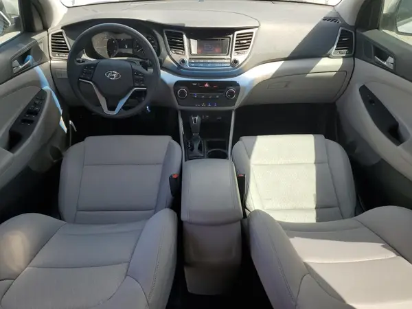 KM8J33A43HU587261 2017 HYUNDAI TUCSON - Image 8