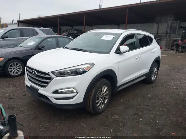 KM8J33A43HU598499 2017 HYUNDAI TUCSON - Image 2