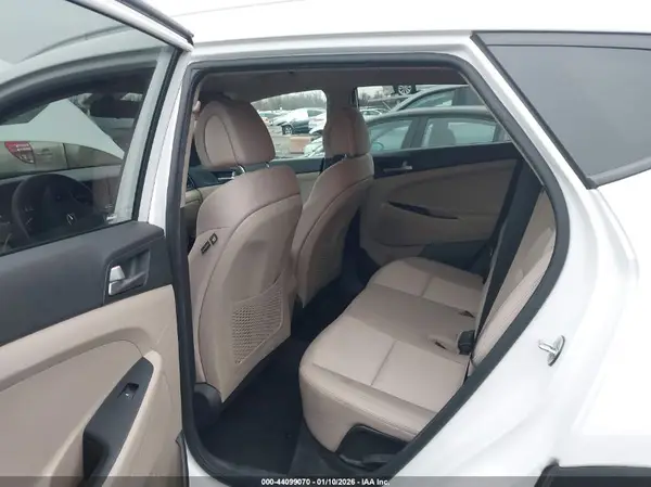 KM8J33A43HU598499 2017 HYUNDAI TUCSON - Image 8