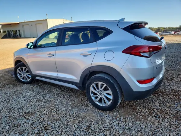 KM8J33A43JU609068 2018 HYUNDAI TUCSON - Image 2