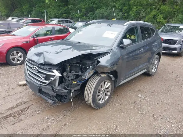 KM8J33A43JU620569 2018 HYUNDAI TUCSON - Image 2