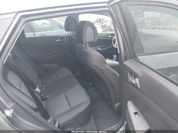 KM8J33A43JU620569 2018 HYUNDAI TUCSON - Image 8