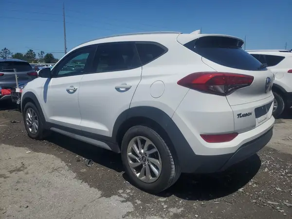 KM8J33A43JU627313 2018 HYUNDAI TUCSON - Image 2