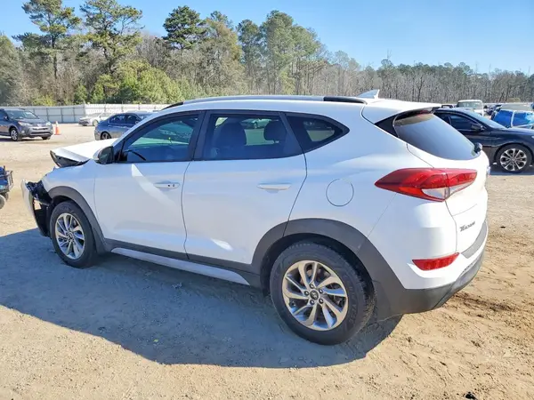 KM8J33A43JU631829 2018 HYUNDAI TUCSON - Image 2