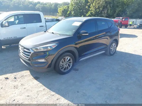 KM8J33A43JU632723 2018 HYUNDAI TUCSON - Image 2
