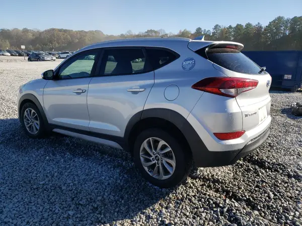 KM8J33A43JU637985 2018 HYUNDAI TUCSON - Image 2