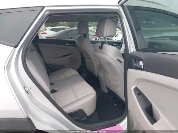 KM8J33A43JU644256 2018 HYUNDAI TUCSON - Image 8