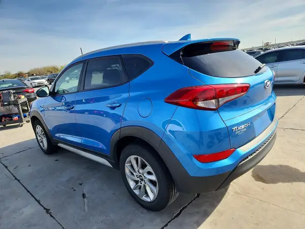 KM8J33A43JU647612 2018 HYUNDAI TUCSON - Image 2