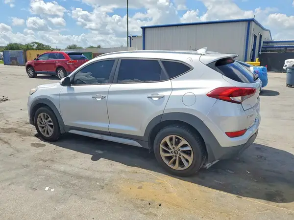KM8J33A43JU654740 2018 HYUNDAI TUCSON - Image 2